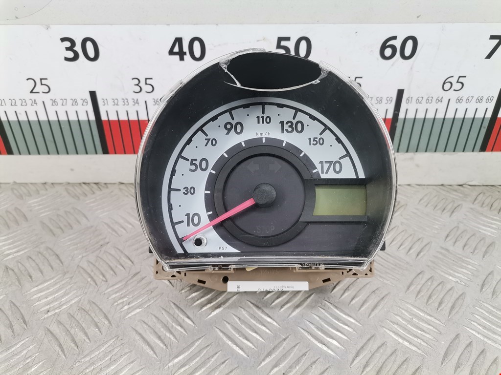 Панель приборов (щиток) TOYOTA Aygo AB10 2005-2014