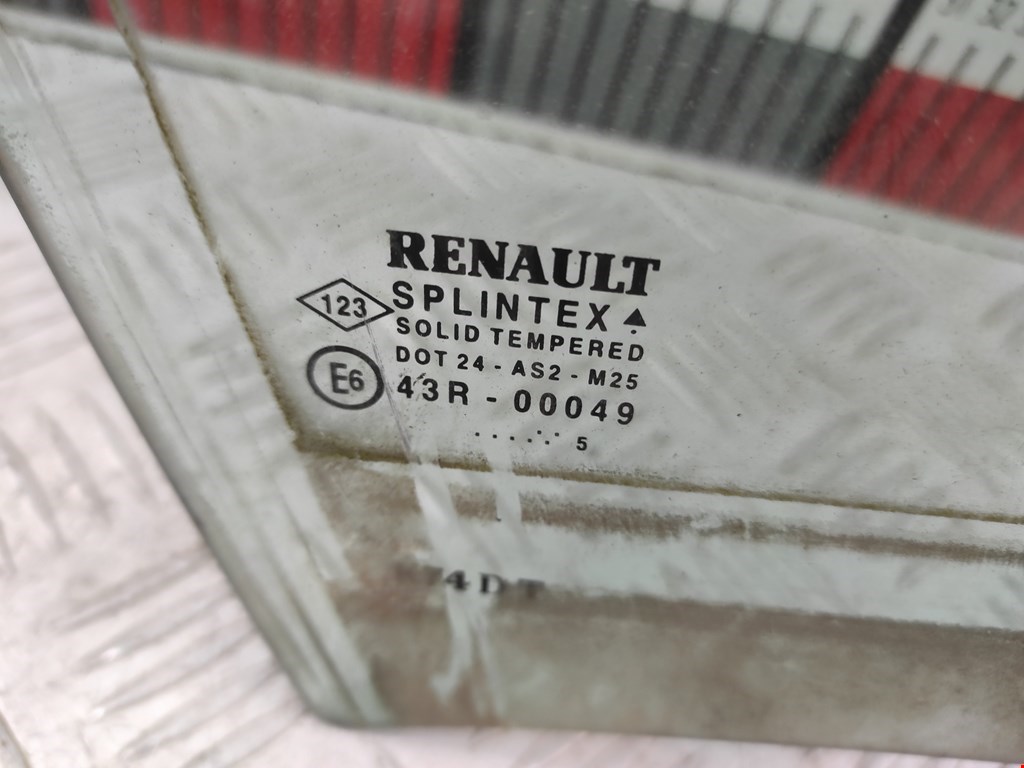 Стекло двери заднее правое RENAULT Laguna 2001-2007