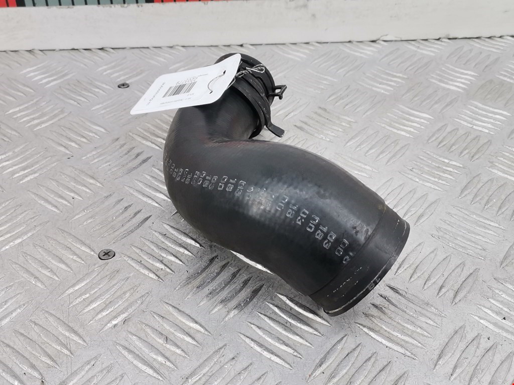 Патрубок интеркулера VOLKSWAGEN Polo III 1994-2001