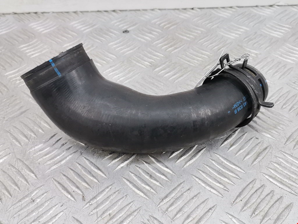 Патрубок интеркулера VOLKSWAGEN Polo III 1994-2001