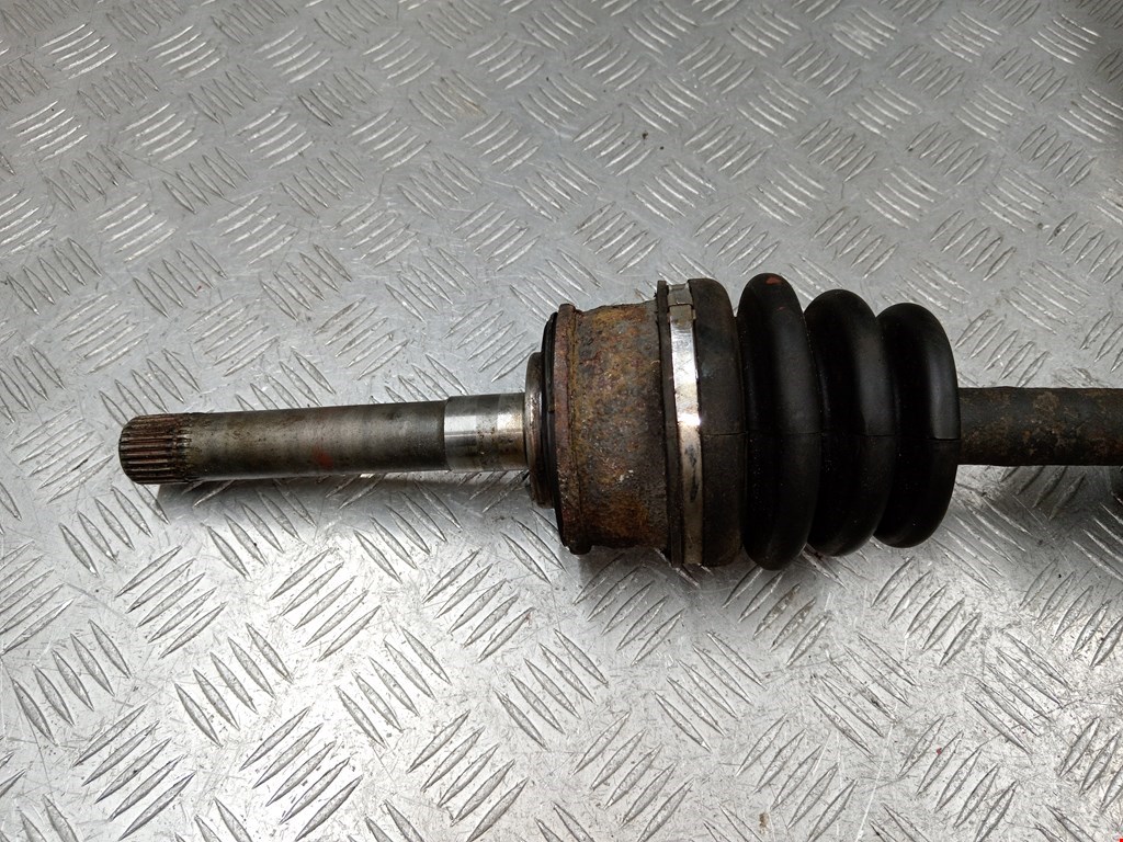 Полуось (привод, приводной вал) передняя правая TOYOTA HiAce V H200 2004-н.в.