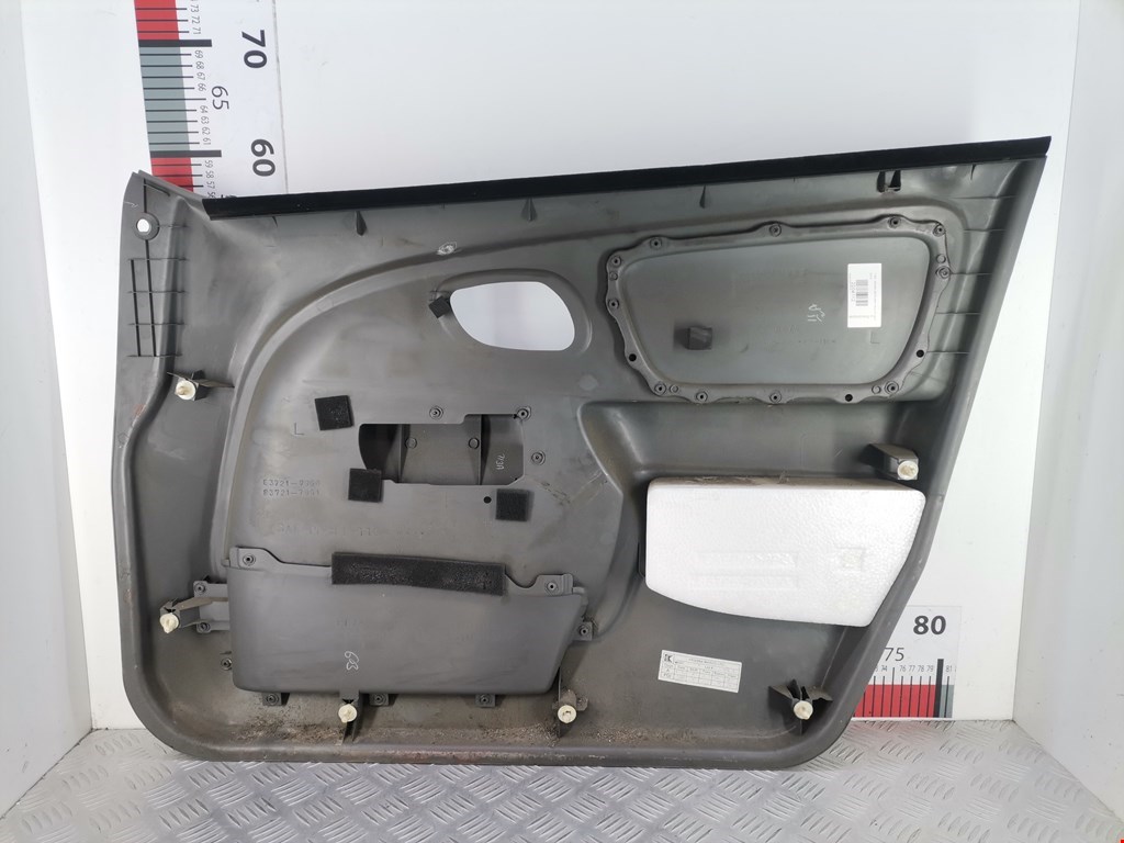 Обшивка двери передняя левая SUZUKI Alto HA12 1998-2004