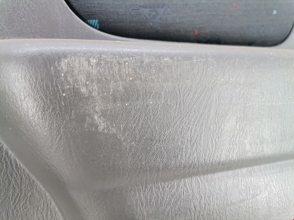 Обшивка двери передняя правая SUZUKI Alto HA12 1998-2004