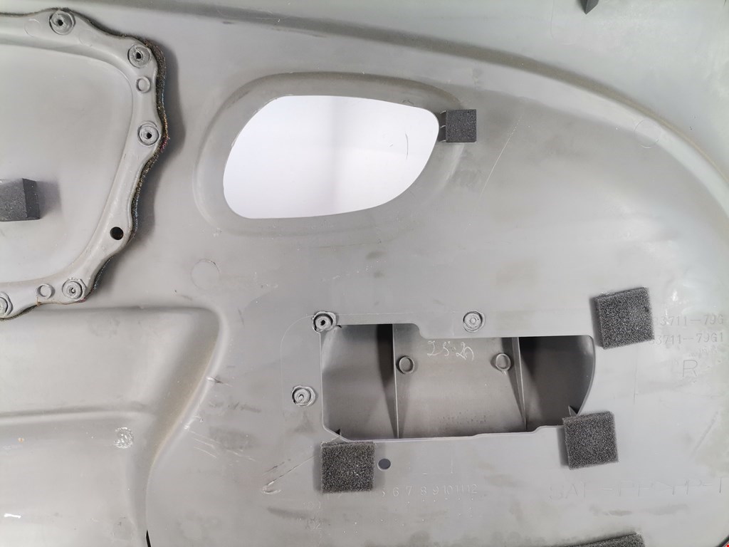 Обшивка двери передняя правая SUZUKI Alto HA12 1998-2004