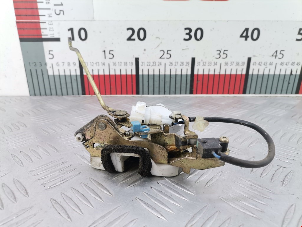 Замок двери передней левой SUZUKI Alto HA12 1998-2004