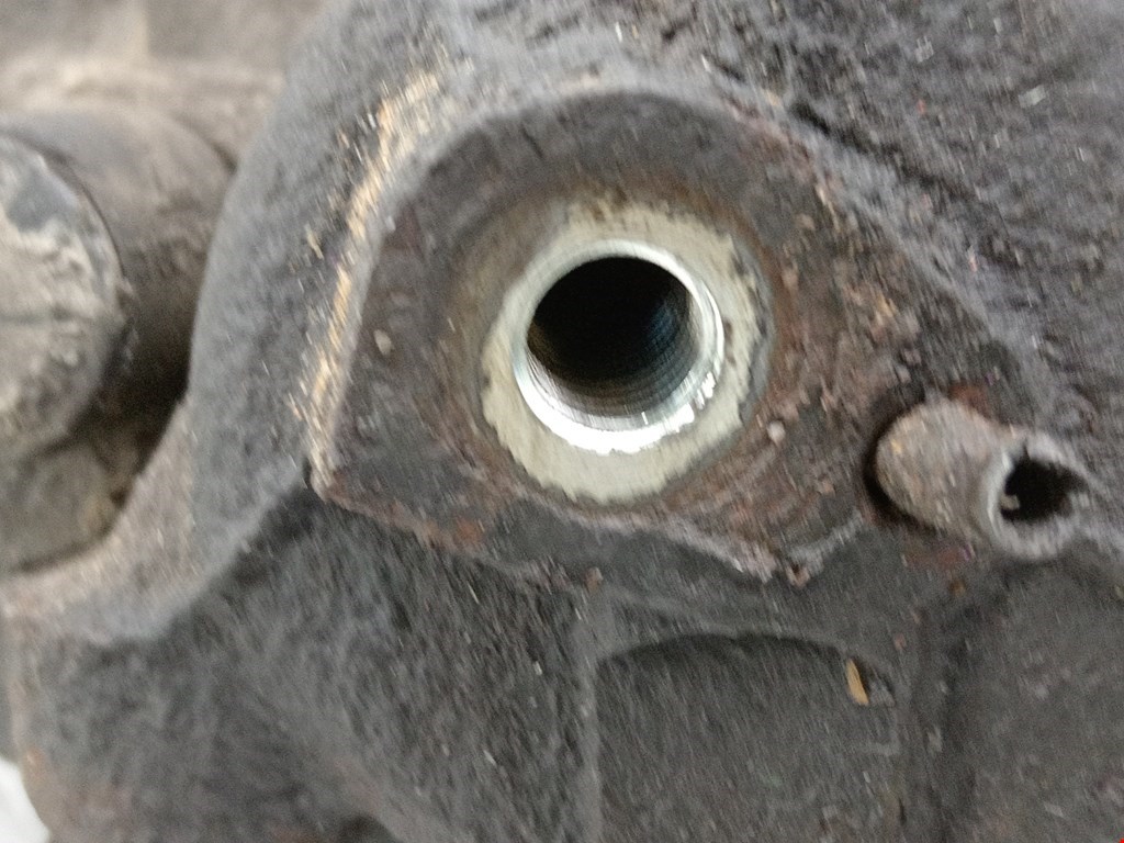 Суппорт передний правый VOLKSWAGEN Passat B6 2005-2011