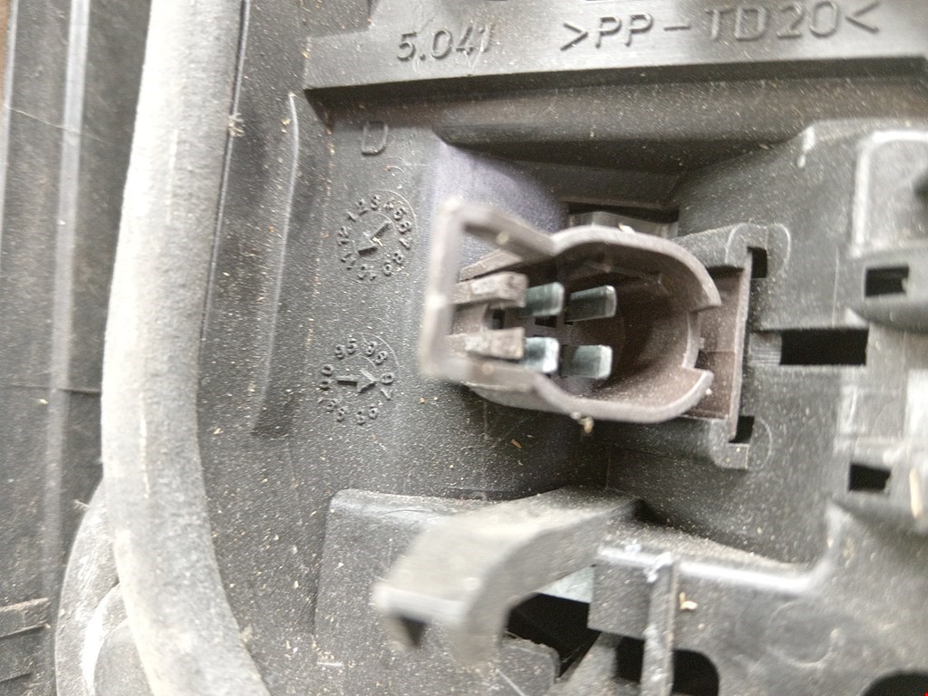 Фонарь задний внутренний правый PEUGEOT 406 1995-1999