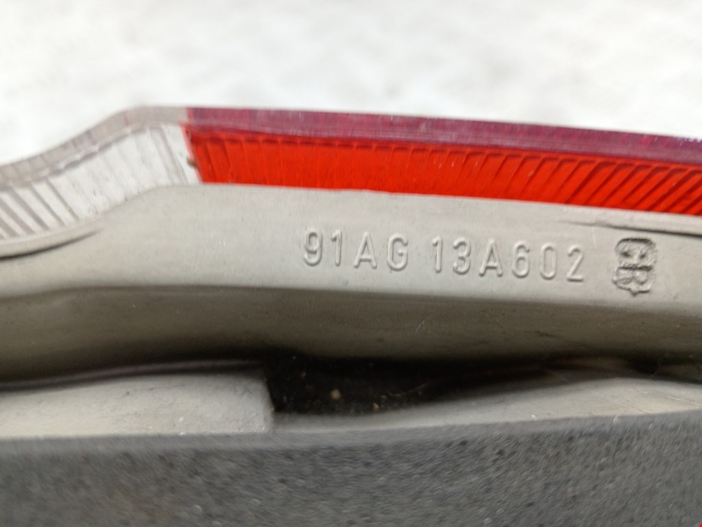 Фонарь задний правый FORD Escort 1990-1995