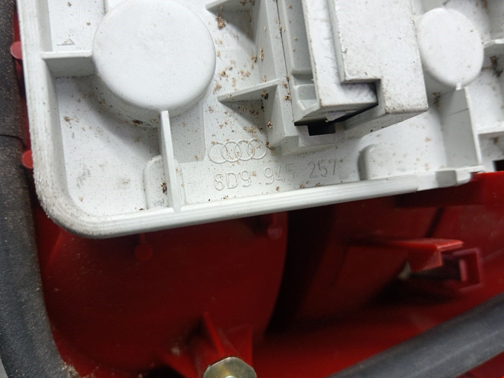 Фонарь задний правый AUDI A4 B5 1995-2001