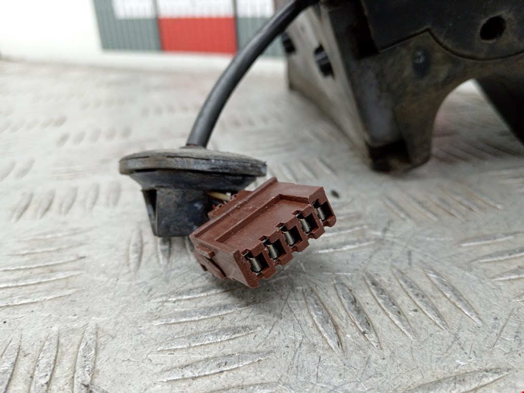 Зеркало левое PEUGEOT 605 1989-1999