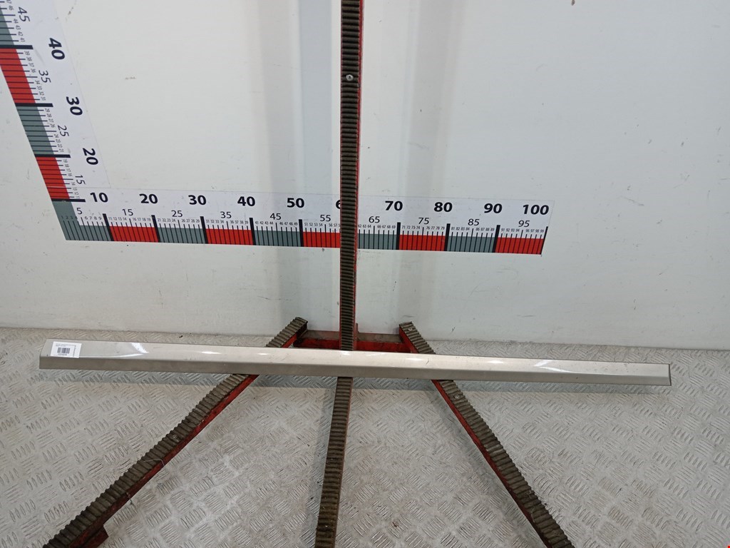 Накладка (молдинг) двери передней левой Mercedes C-Class (W203) (2000-2008)