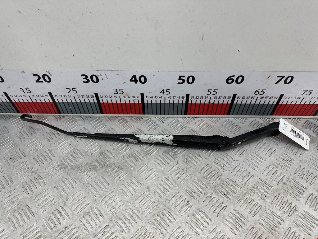 Поводок дворников передний левый/ правый INFINITI QX56/QX80 2004-2010