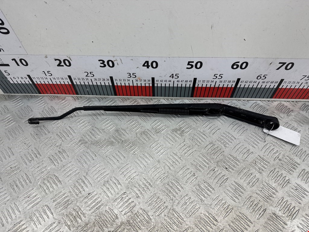 Поводок дворников передний левый/ правый INFINITI QX56/QX80 2004-2010