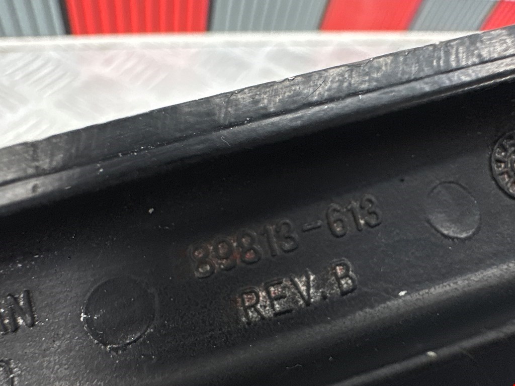 Поводок дворников передний левый/ правый INFINITI QX56/QX80 2004-2010