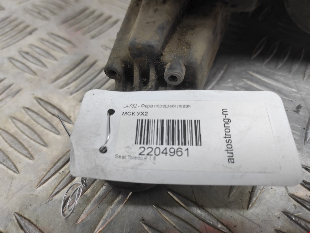 Фара левая SEAT Toledo 2012-2019