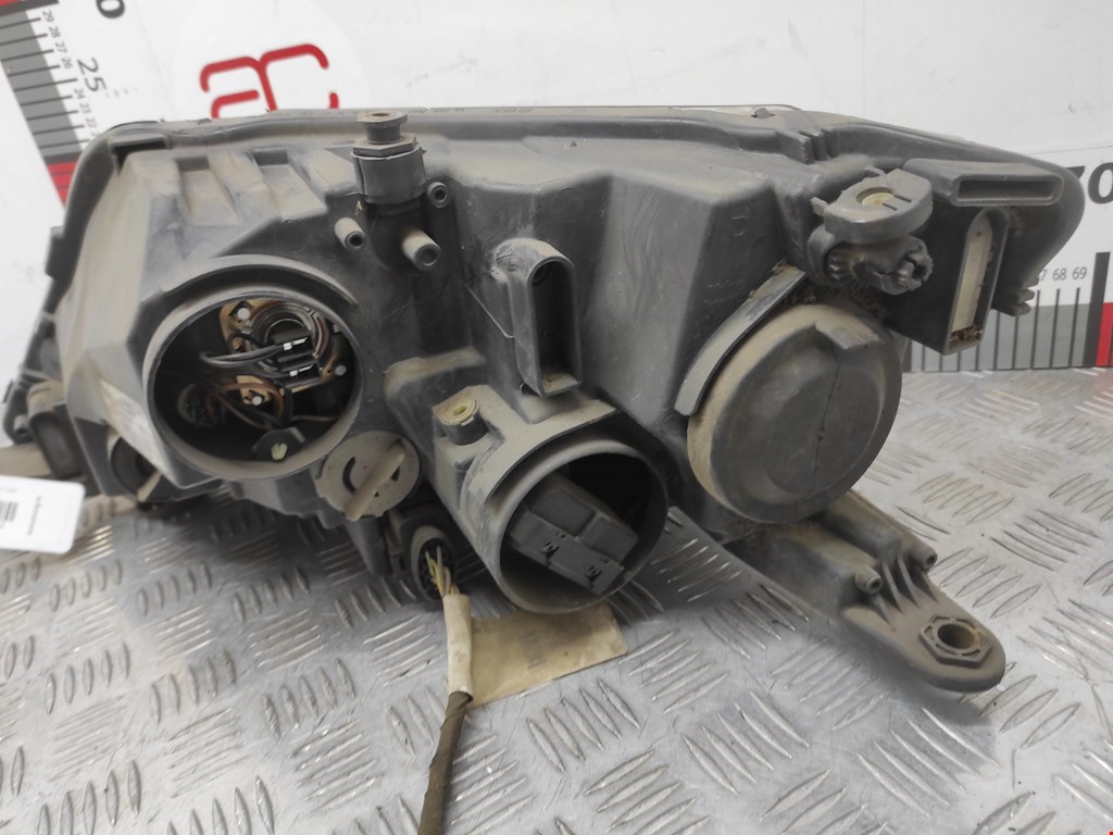 Фара правая SEAT Toledo 2012-2019