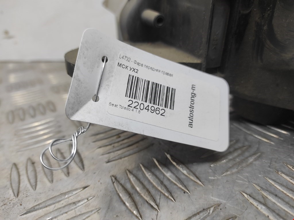 Фара правая SEAT Toledo 2012-2019