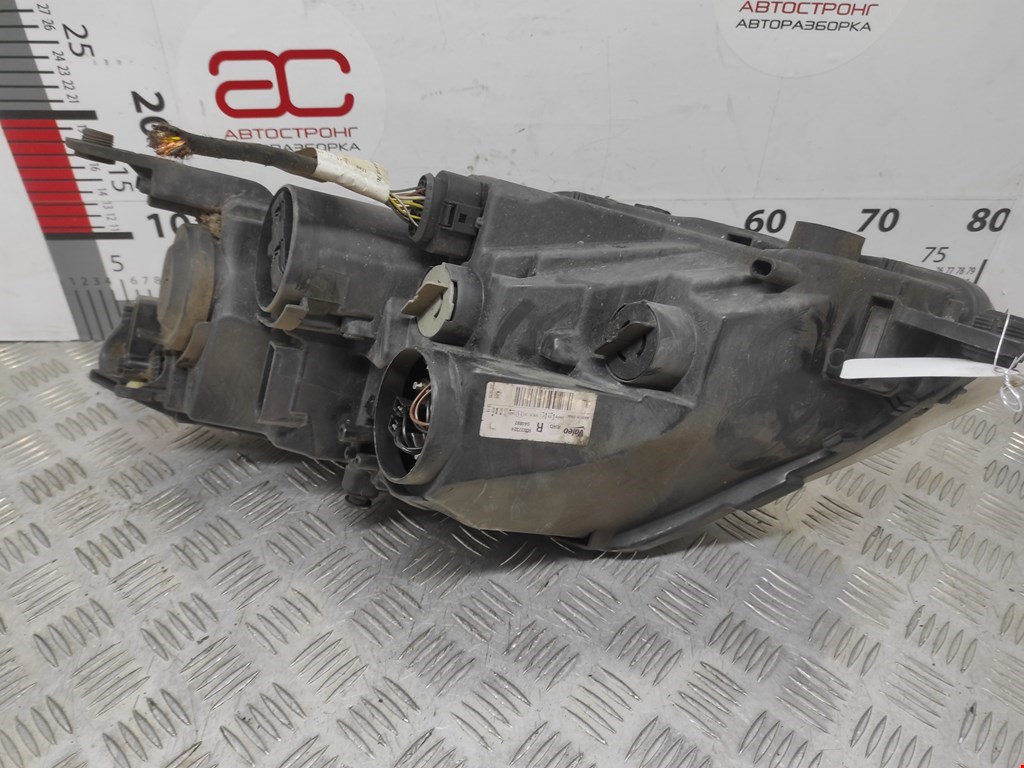 Фара правая SEAT Toledo 2012-2019