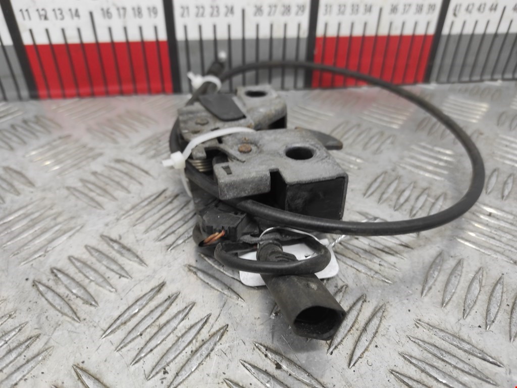 Замок капота SEAT Toledo 2012-2019
