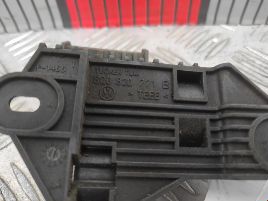 Кронштейн кондиционера SEAT Toledo 2012-2019