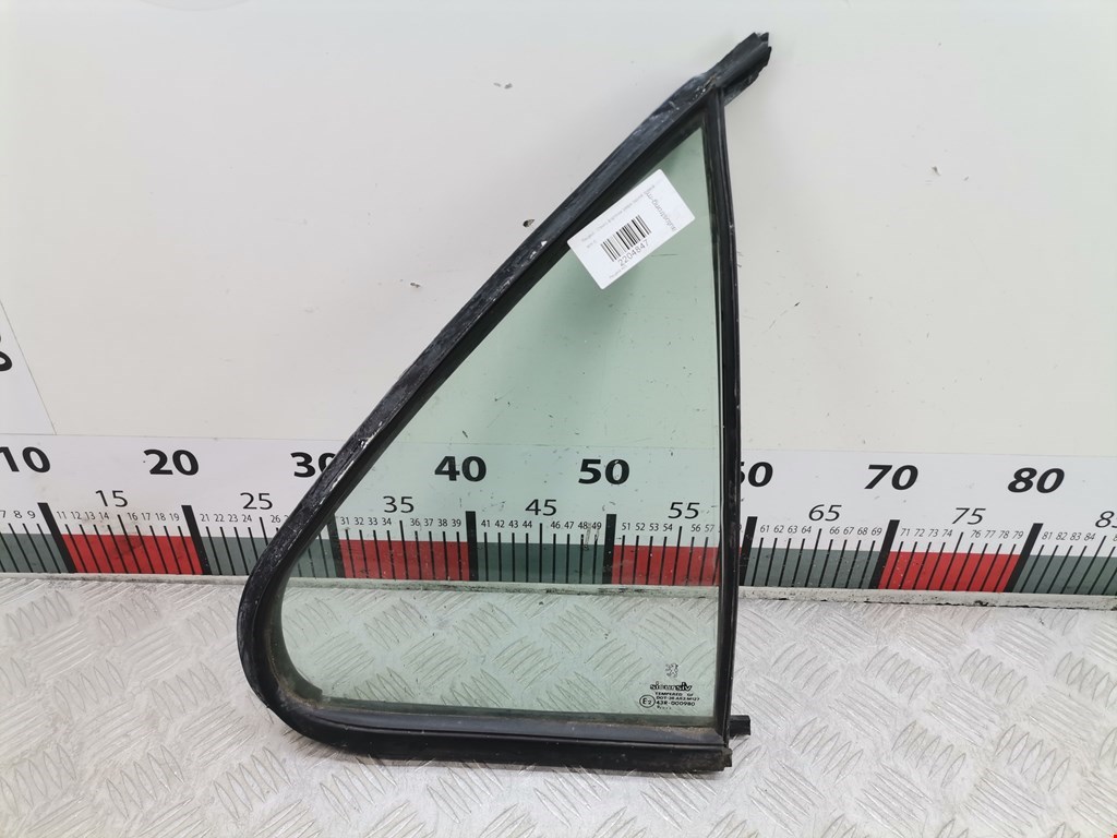 Стекло двери задней правой (форточка) Peugeot 405 (1987-1995)