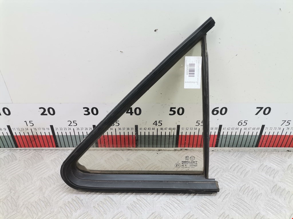 Стекло двери задней правой (форточка) Peugeot 405 (1987-1995)