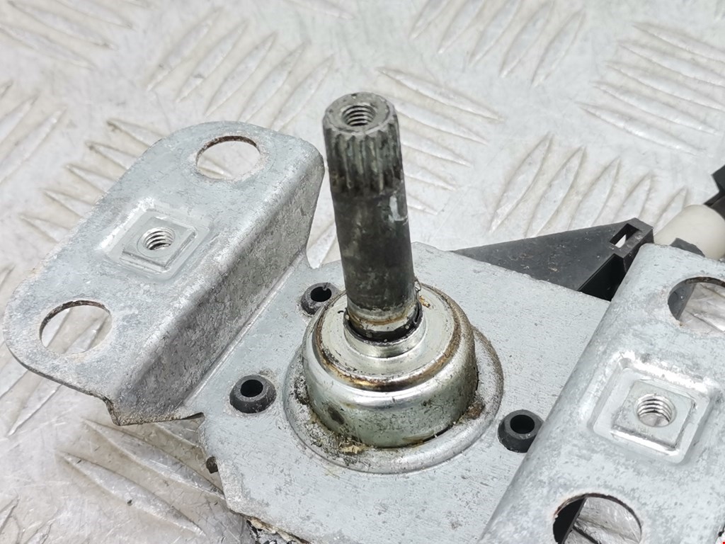 Стеклоподъемник задний правый VOLKSWAGEN Passat B3 1988-1993