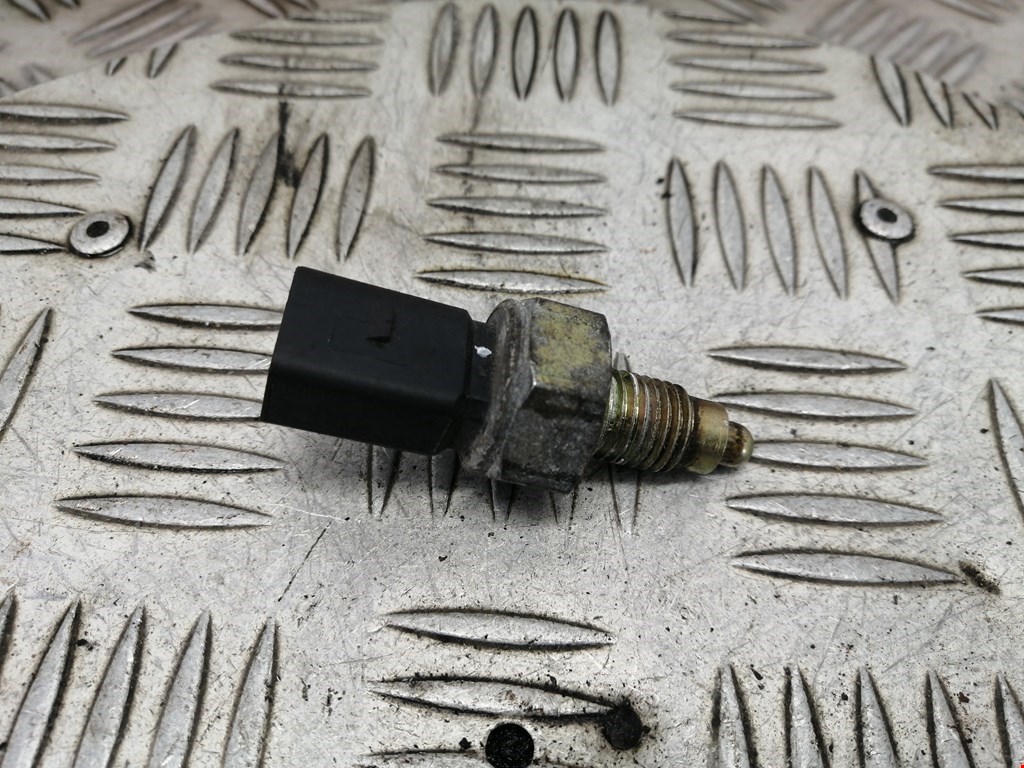 Датчик включения заднего хода VOLKSWAGEN Golf IV 1997-2003