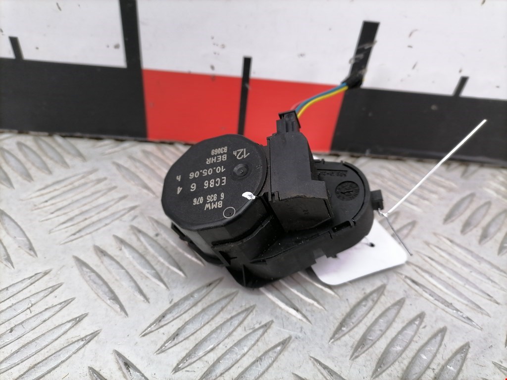 Моторчик заслонки печки BMW 7er 7 серия E65/E66 2001-2008