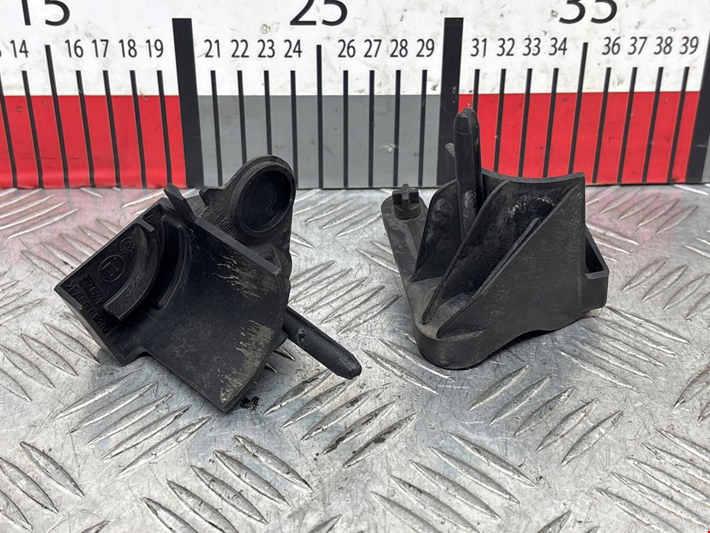 Кронштейн (крепление) радиатора LAND ROVER Range Rover 2002-2012