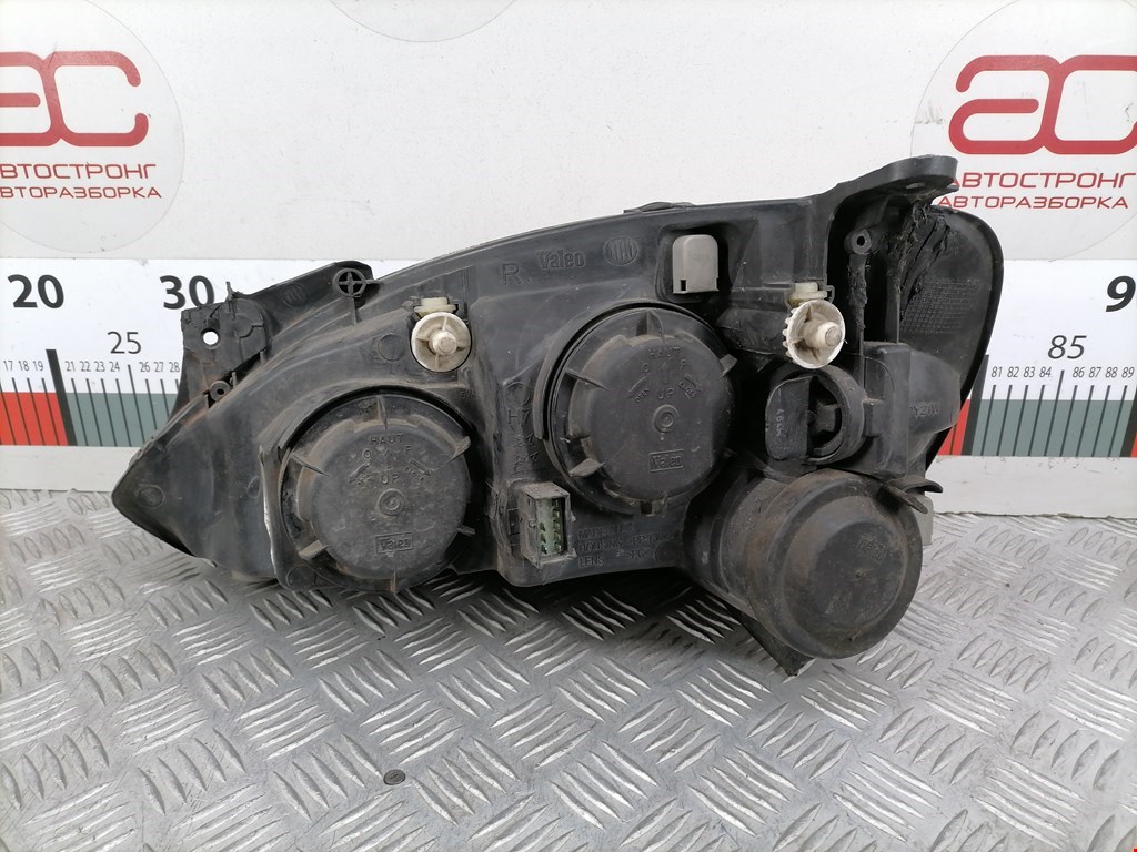 Фара правая OPEL Combo C 2001-2011