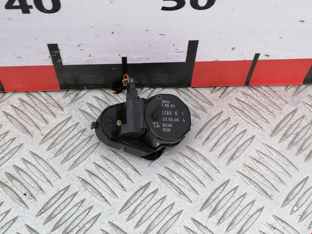 Моторчик заслонки печки BMW 7er 7 серия E65/E66 2001-2008