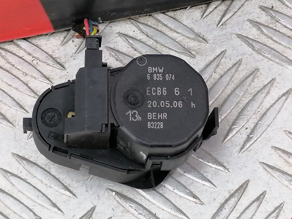 Моторчик заслонки печки BMW 7er 7 серия E65/E66 2001-2008