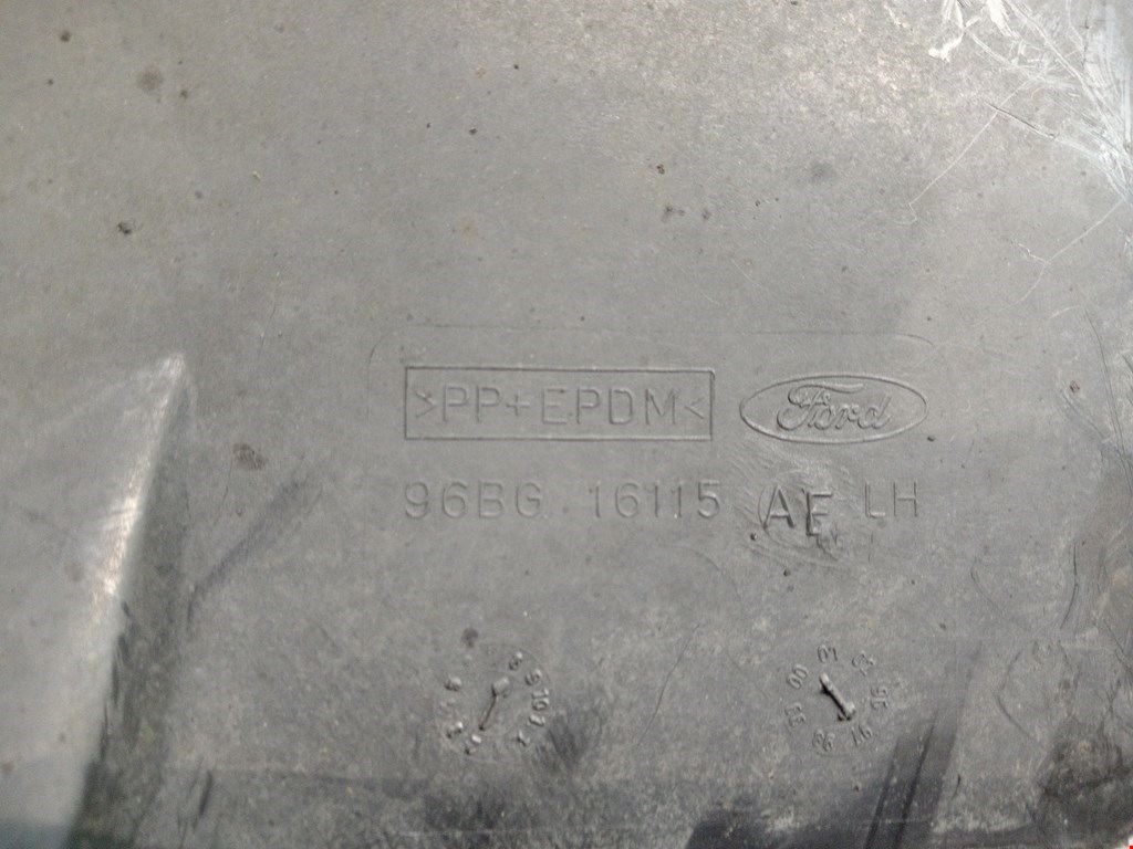 Локер (подкрылок) передний левый FORD Mondeo II 1996-2000