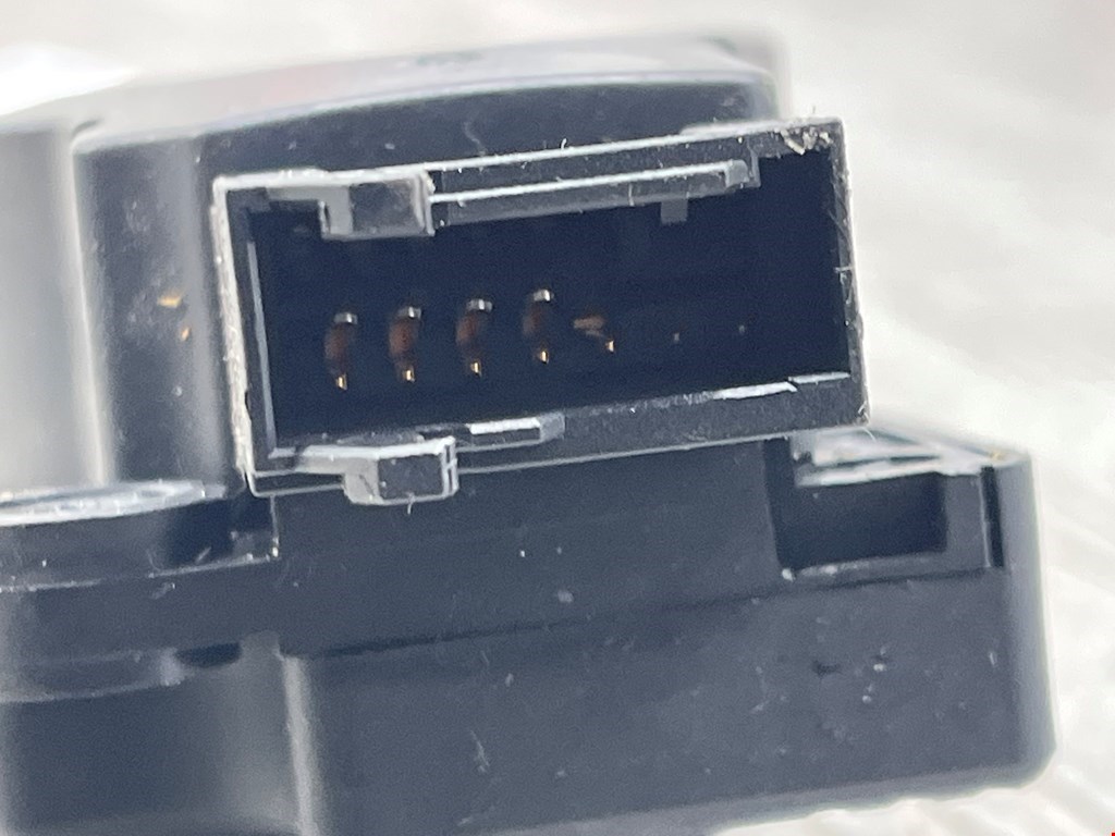 Моторчик заслонки печки MERCEDES-BENZ C-Class C-klasse W203 2000-2007