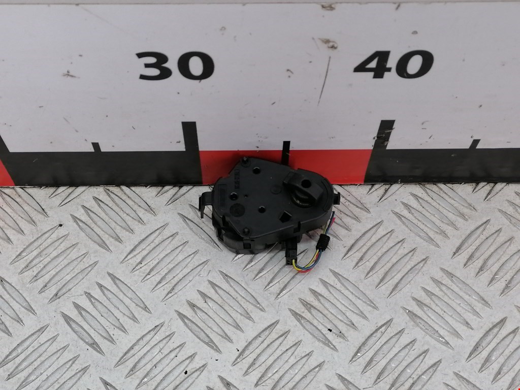 Моторчик заслонки печки BMW 7er 7 серия E65/E66 2001-2008