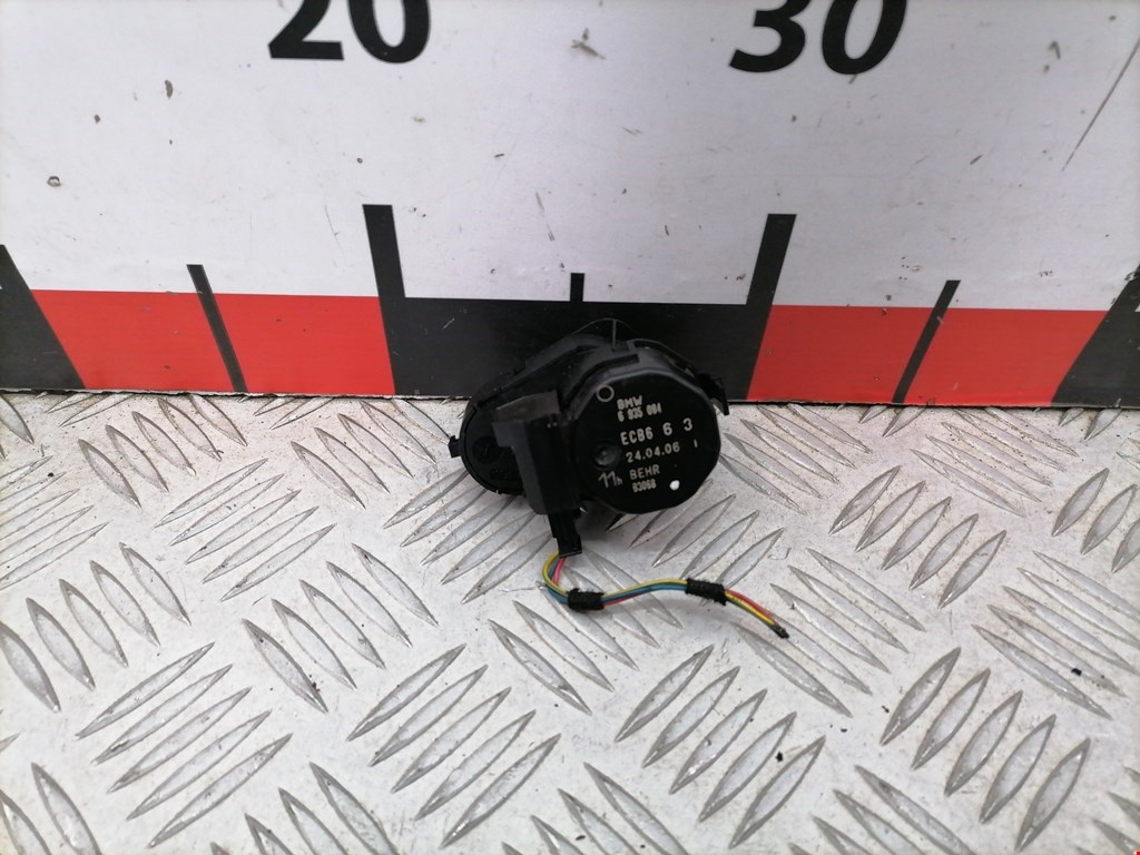 Моторчик заслонки печки BMW 7er 7 серия E65/E66 2001-2008