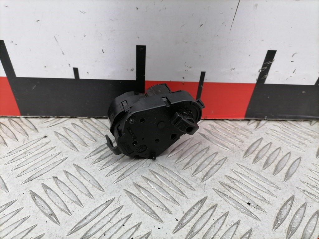 Моторчик заслонки печки BMW 7er 7 серия E65/E66 2001-2008