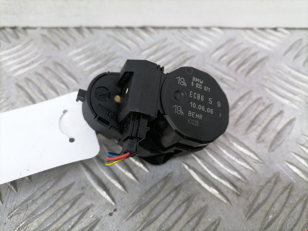 Моторчик заслонки печки BMW 7er 7 серия E65/E66 2001-2008