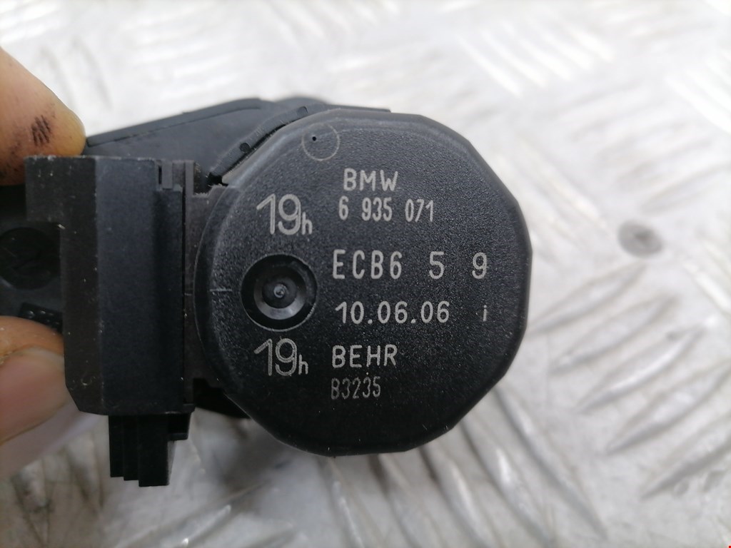 Моторчик заслонки печки BMW 7er 7 серия E65/E66 2001-2008