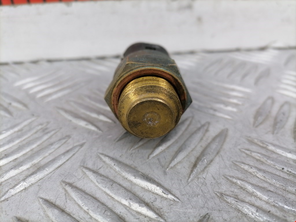 Датчик температуры (охлаждающей жидкости) VOLKSWAGEN Passat B5 1997-2005