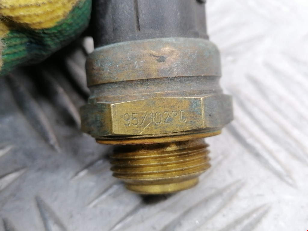 Датчик температуры (охлаждающей жидкости) VOLKSWAGEN Passat B5 1997-2005