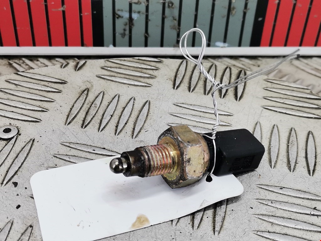 Датчик включения заднего хода VOLKSWAGEN Golf IV 1997-2003