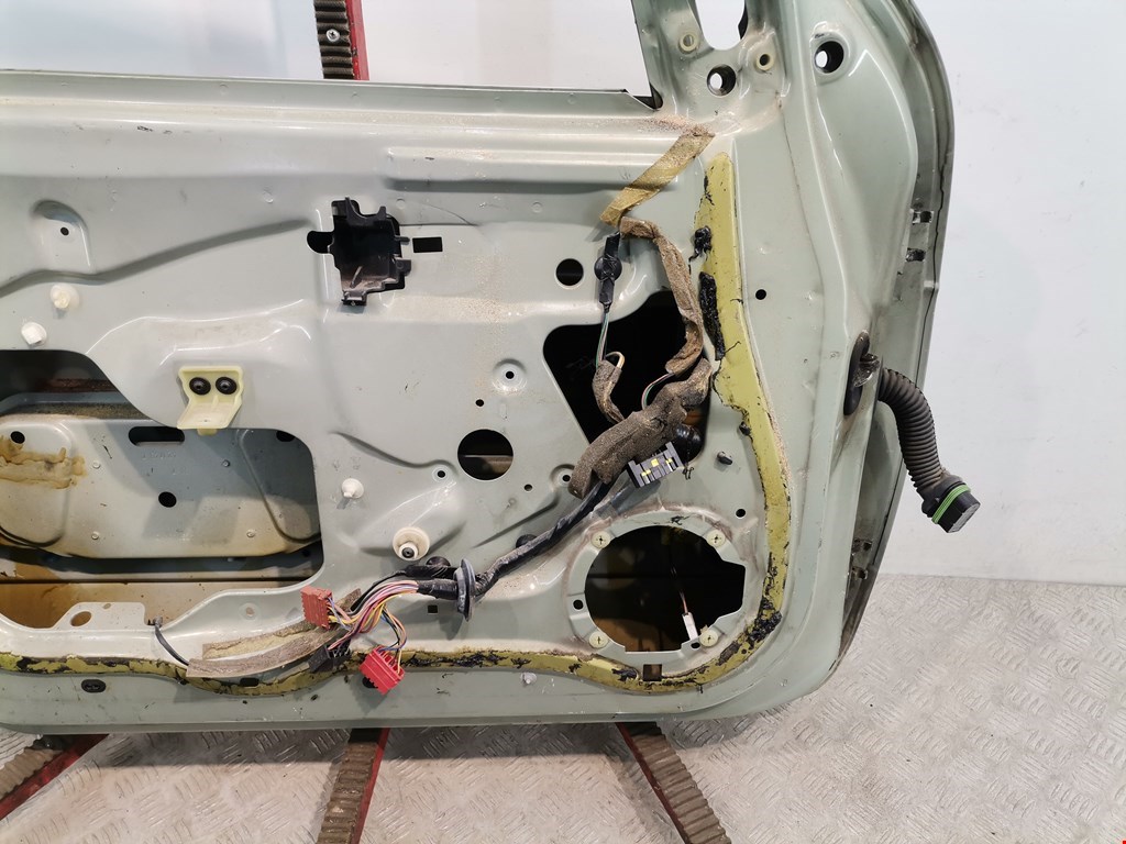 Дверь передняя левая RENAULT Laguna 1993-2000