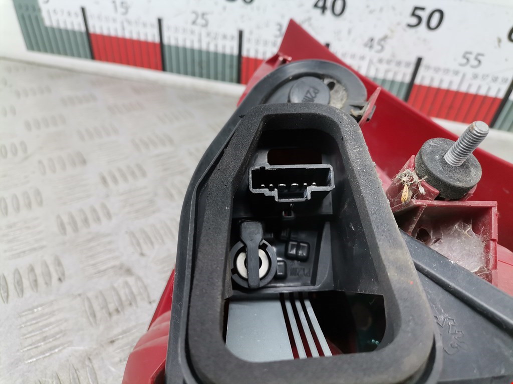 Фонарь задний левый PEUGEOT 207 2006-2015