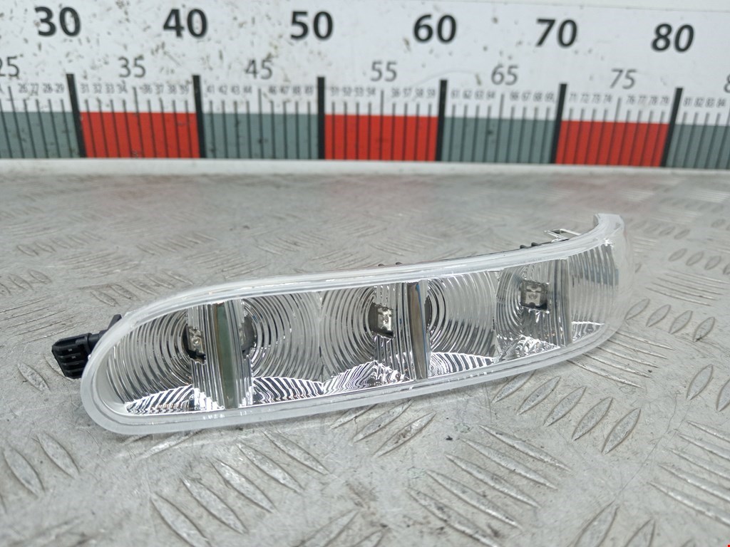 Повторитель указателя поворота в зеркало левый Mercedes S-Class (W220) (1998-2005)