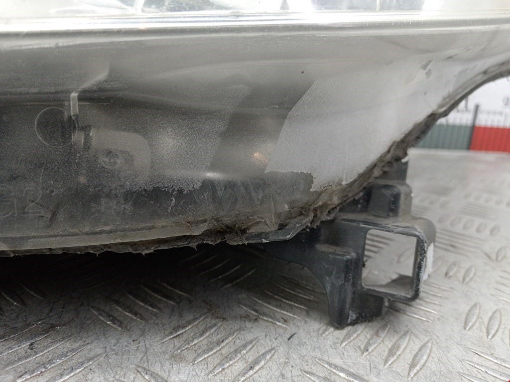 Фара левая PEUGEOT 207 2006-2015