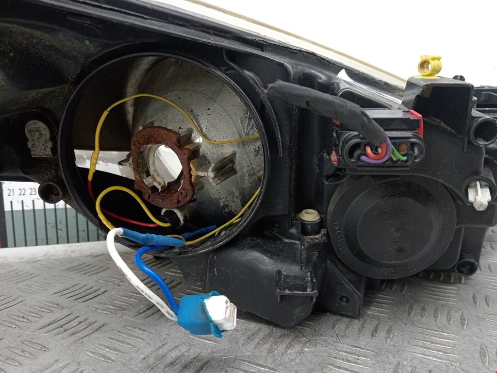 Фара левая PEUGEOT 207 2006-2015