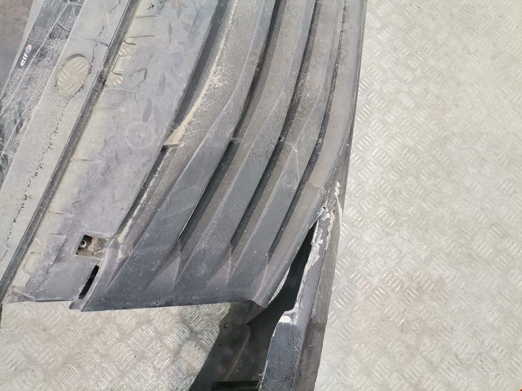 Бампер передний RENAULT Sandero 2009-2014