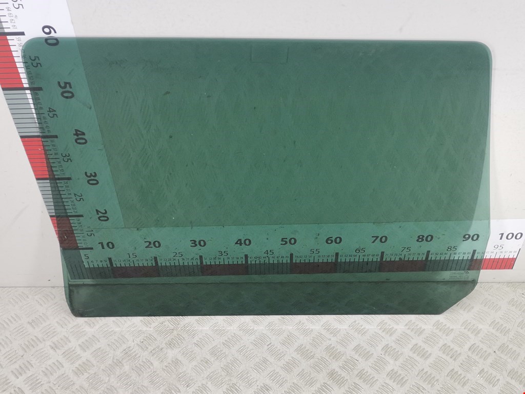 Стекло двери заднее правое SEAT Alhambra 1996-2010